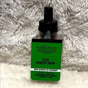 Bath and Body Works ICED GINGERBREAD Wallflower Refill